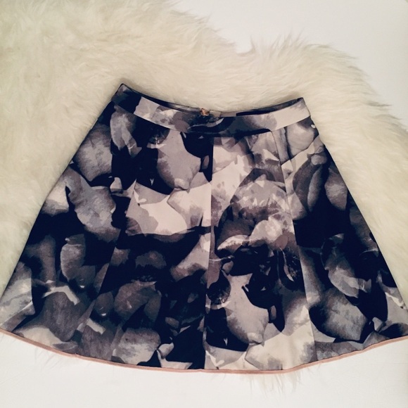 Mossimo Women’s skirt abstract floral print size 2 - Picture 1 of 8